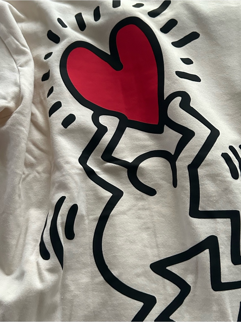 NWT KEITH HARING Plush Cream Graphic Heart Crewneck Sweatshirt Size Medium - Picture 4 of 11